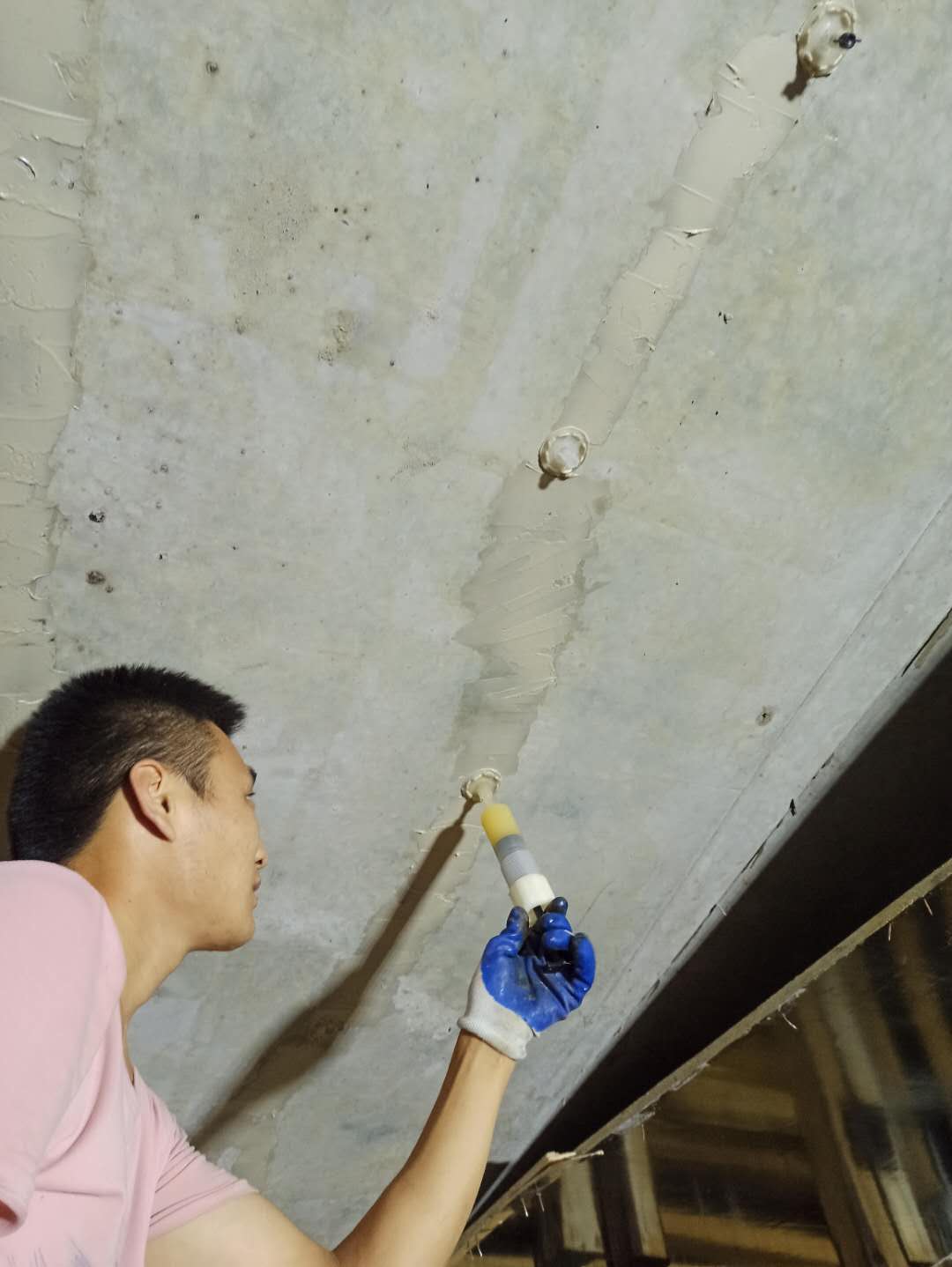 琼山房屋墙体裂缝施工方法